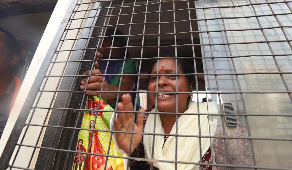 சென்னை: போராட்டத்தில் ஈடுபட்ட இடைநிலை  ஆசிரியர்கள், தூய்மைப் பணியாளர்கள் கைது